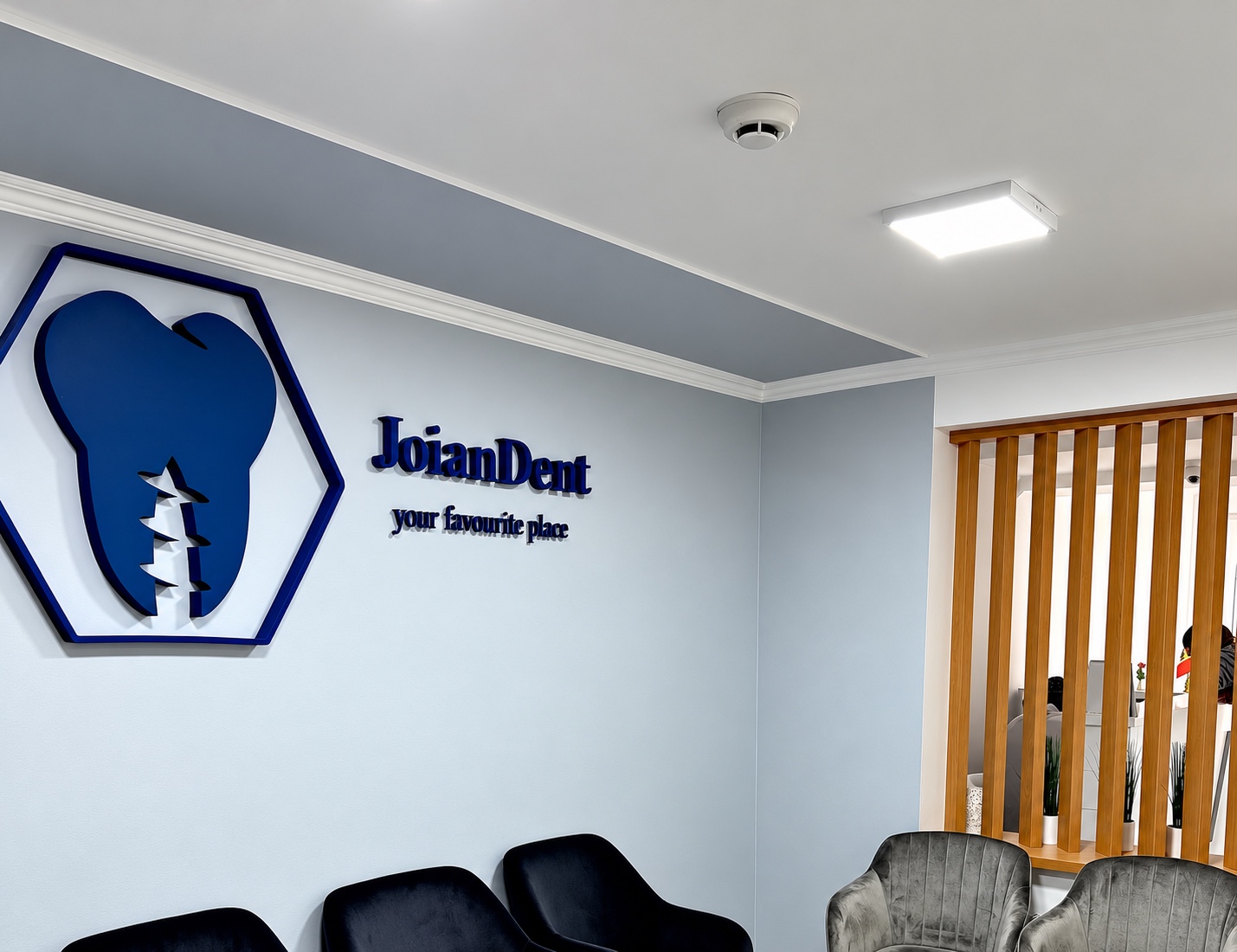 Recepția și zona de așteptare JoianDent